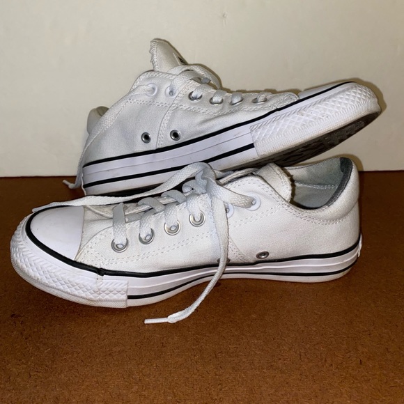 Women’s size 7 Converse low top all star Chuck Taylor Crisp White sneakers - Picture 6 of 10